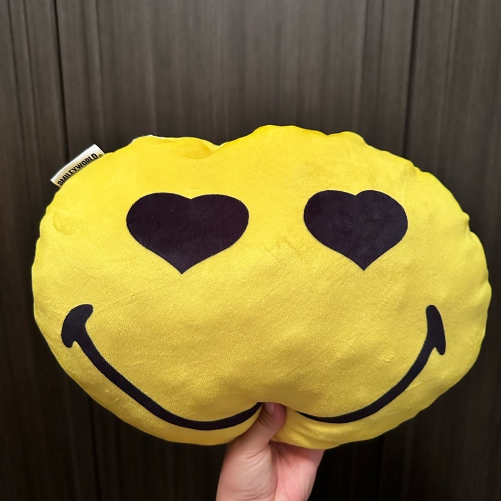 Smiley world happy face stuffed pillow